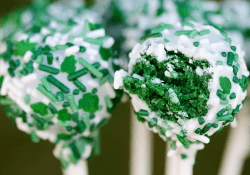 Green Velvet Cake Pops by Love From The Oven Green Velvet Cake Pops by Love From The Oven
