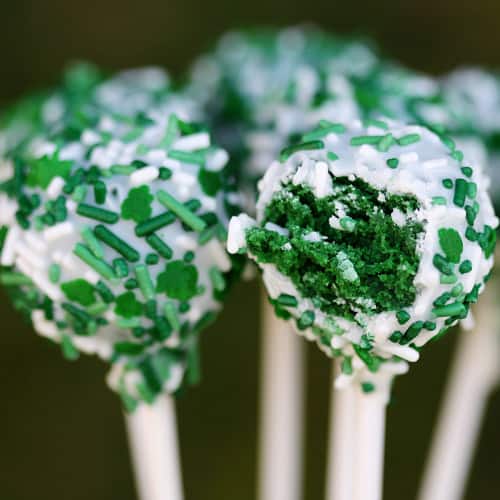 cake pops recipe. is green velvet cake pops.