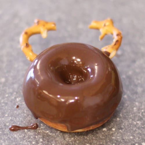 how to make reindeer doughnuts