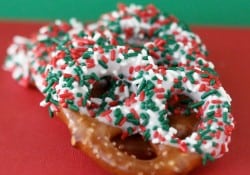 How to make chocolate covered Christmas pretzels by Love From The Oven How to make chocolate covered Christmas pretzels by Love From The Oven