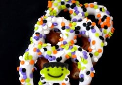 Chocolate Dipped Halloween Pretzels by Love From The Oven Chocolate Dipped Halloween Pretzels by Love From The Oven