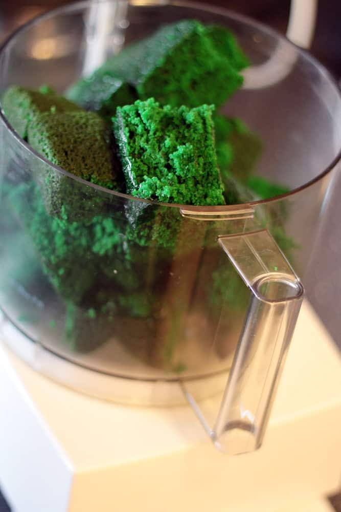 Green Velvet Cake Pops • Love From The Oven