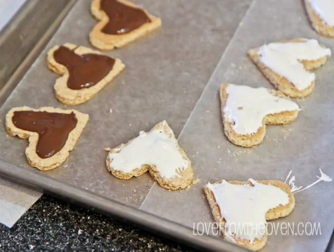 How To Make S'mores Pops by Love From The Oven