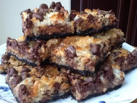 Oreo Rolo Magic Cookie Bars from the Konditory Chef' s Baking