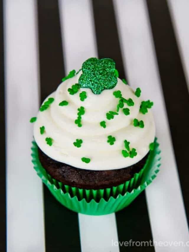 cropped-Shamrock-Cupcakes-700x754-1.jpg