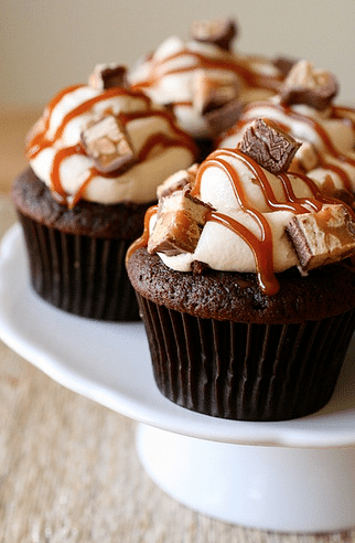 Snickers Cupcakes