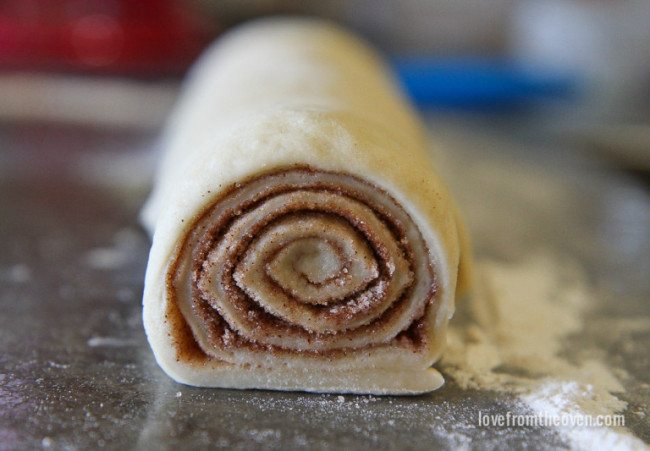 Cinnamon Rolls With Cream Cheese Frosting-8