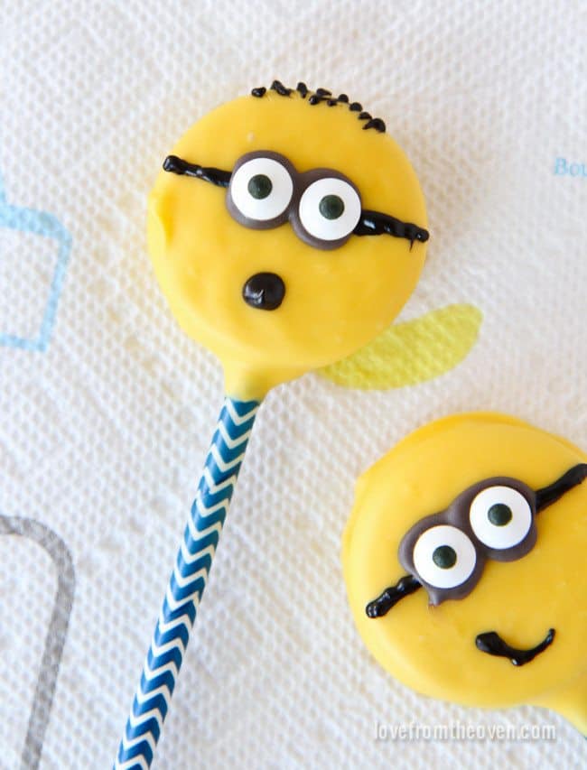 Minion Cookie Pops