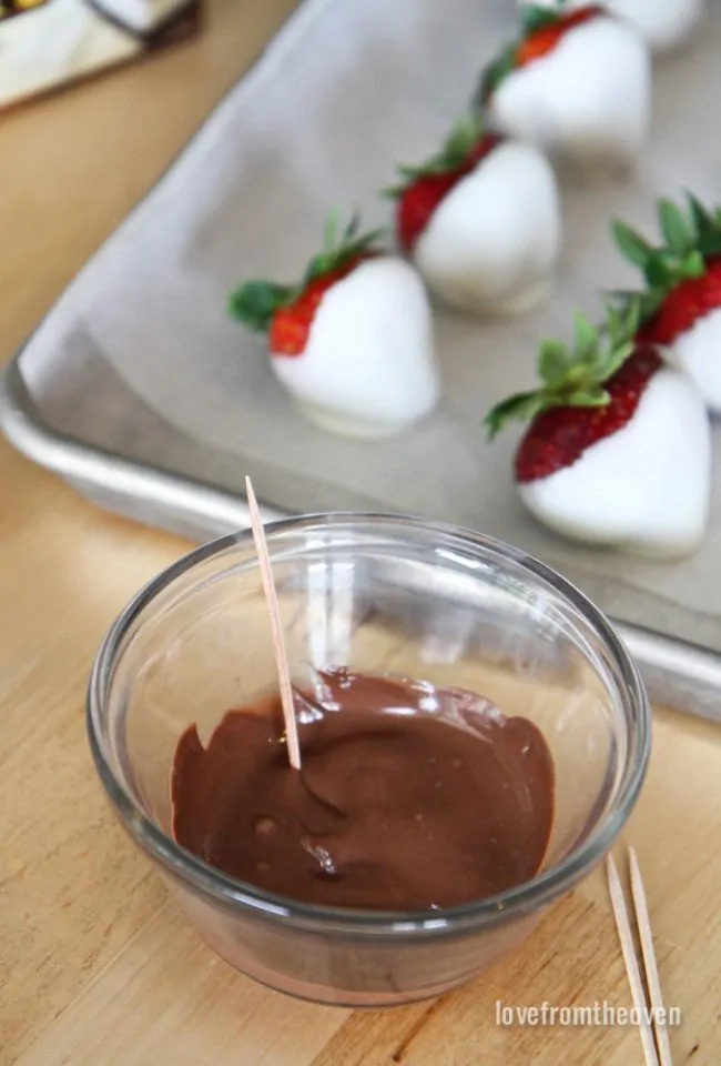 How To Make Chocolate Strawberry Ghosts