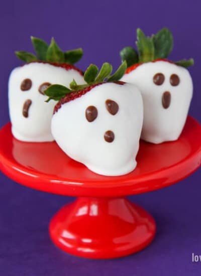 Easy Strawberry Ghosts for Halloween