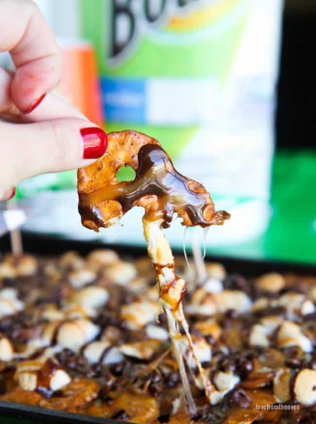 Caramel Pretzel Dessert Nachos