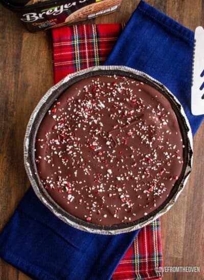 An overhead photo of a chocolate ice cream pie