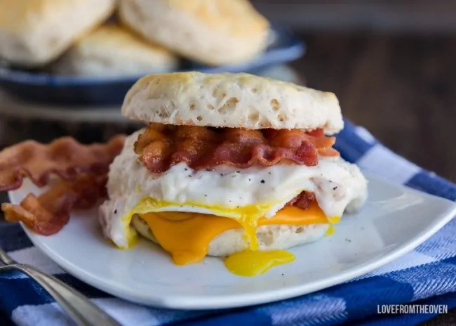 Biscuit And Bacon Gravy Sandwiches 