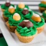 Quick and easy football cupcakes with football candy corns