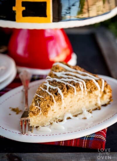 Eggnog Crumb Coffee Cake #eggnogcake #eggnogrecipes #coffeecake