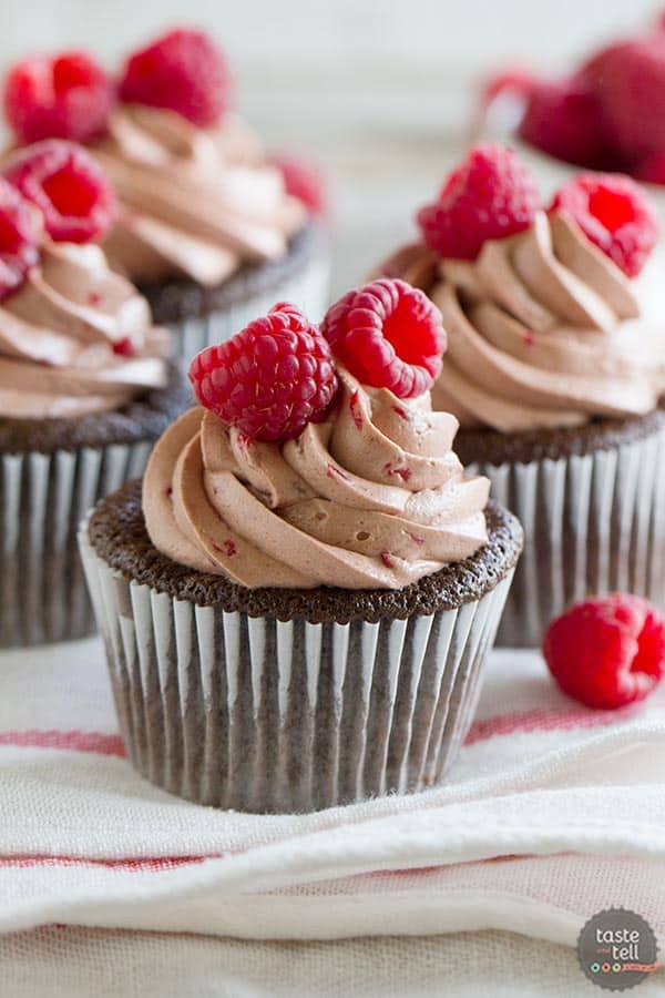 Chocolate Cupcakes With Raspberry Filling