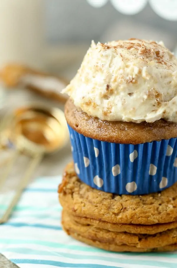 Oatmeal Cream Pie Cupcakes