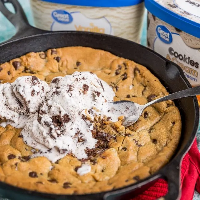 Chocolate Chip Skillet Cookie (Pizookie) - JoyFoodSunshine