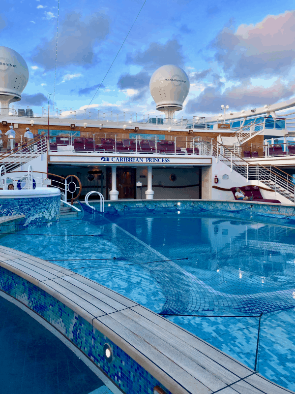 Photo of a blue swimming pool and blue sky on the Caribbean Princess cruise ship