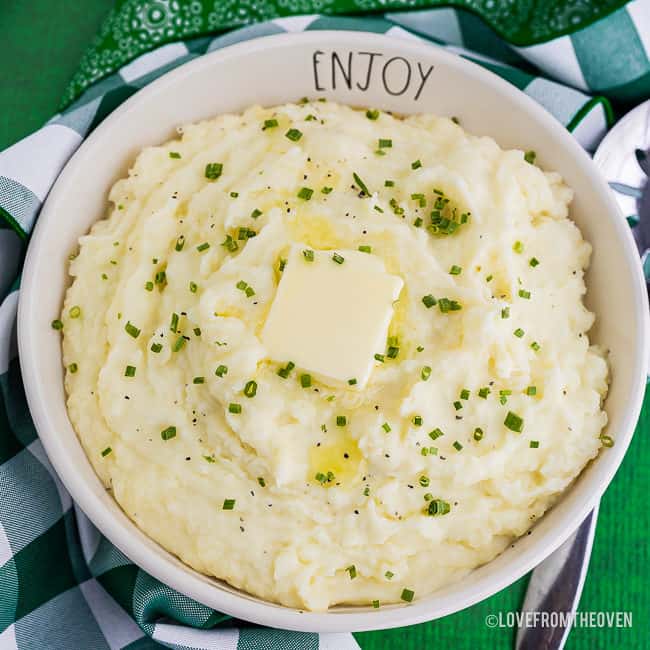 A bowl of mashed potatoes
