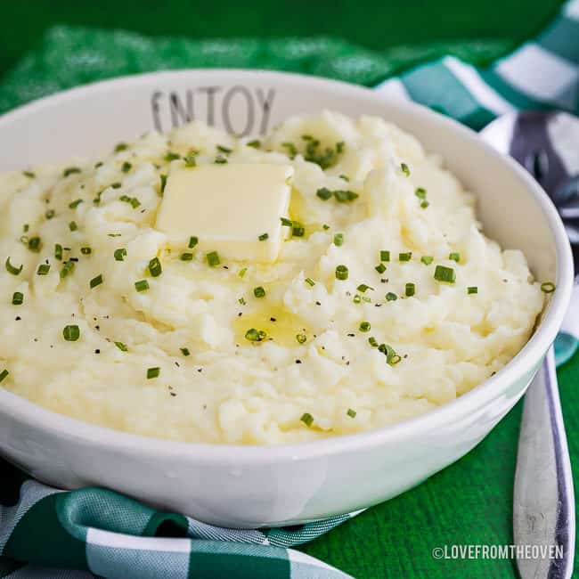 A bowl of mashed potatoes