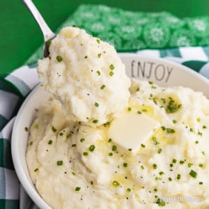 A bowl of mashed potatoes