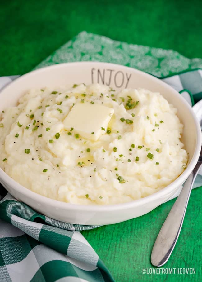 A bowl of mashed potatoes