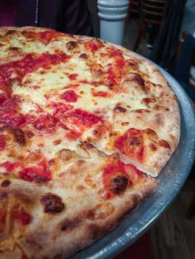 A pizza sitting on top of a table