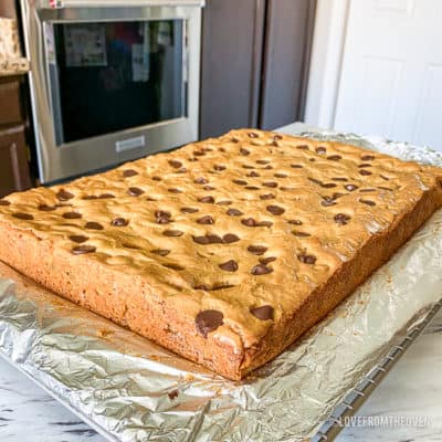 chocolate chip cookie bar