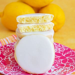 Several lemon cookies