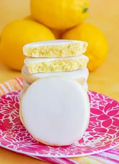 Several lemon cookies