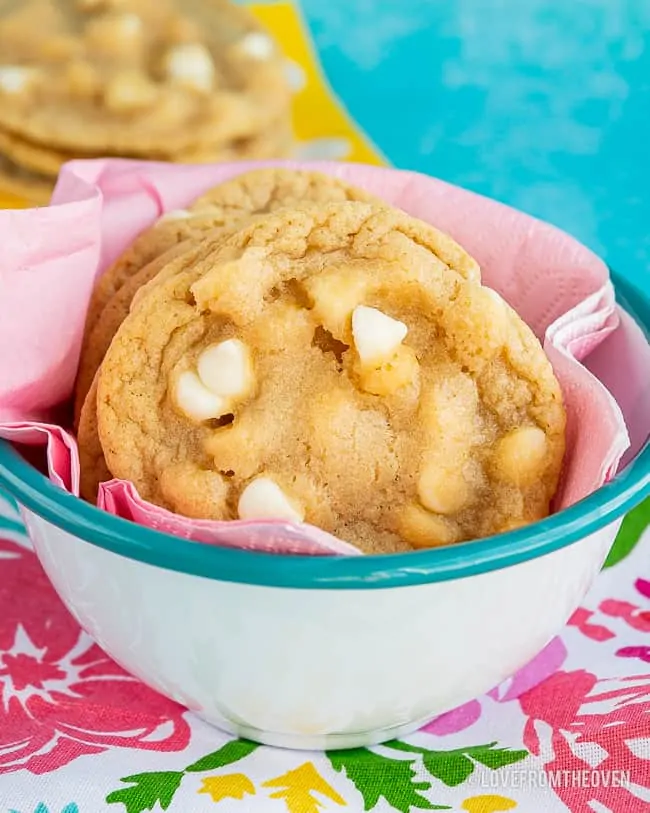 A close up of a bowl of cookies