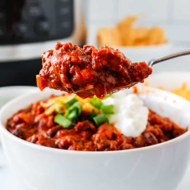 Easy Crockpot Beef Chili • Love From The Oven
