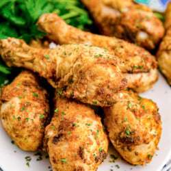 a plate full of air fryer chicken drumsticks