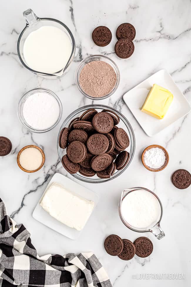 the ingredients to make an oreo dirt cake