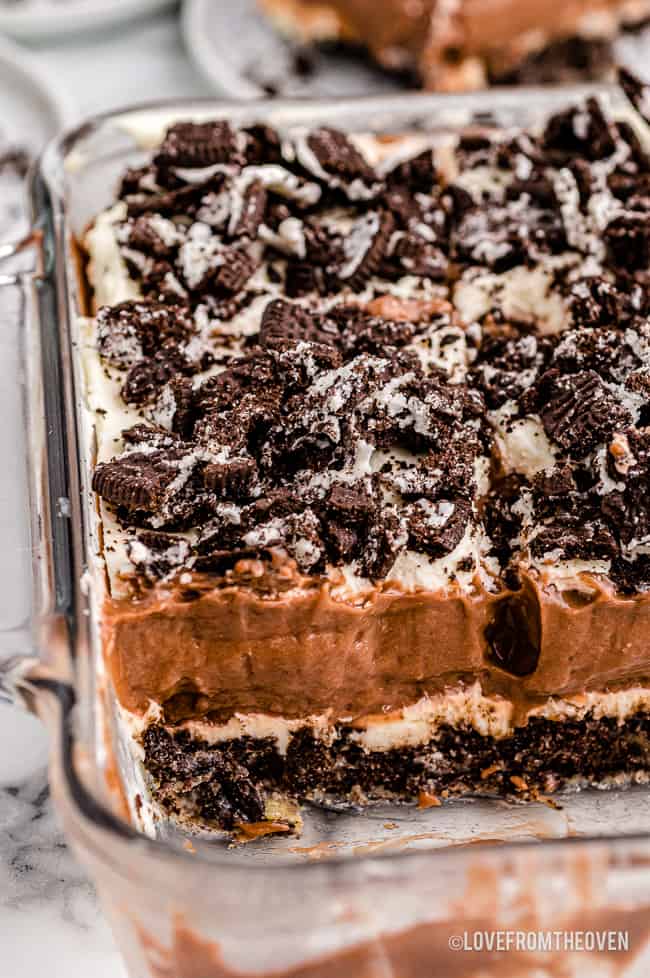 a dirt cake in a glass pan