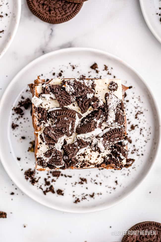 A slice of oreo dirt cake on a plate