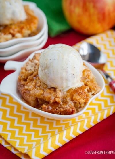 A bowl of apple cobbler.