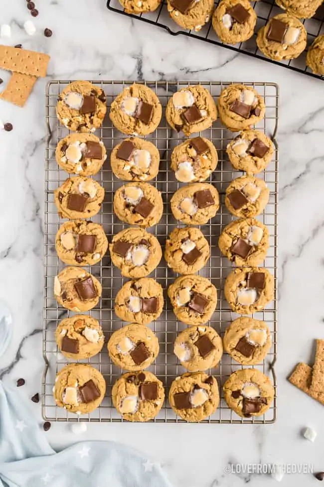 Cookies with marshmallows on a cooking wire rack.