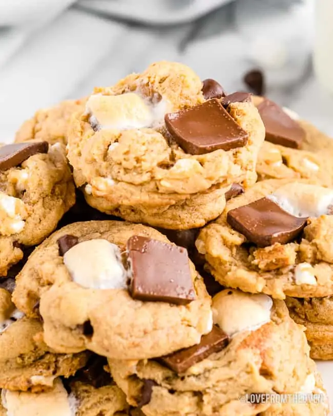 A plie of smores cookies
