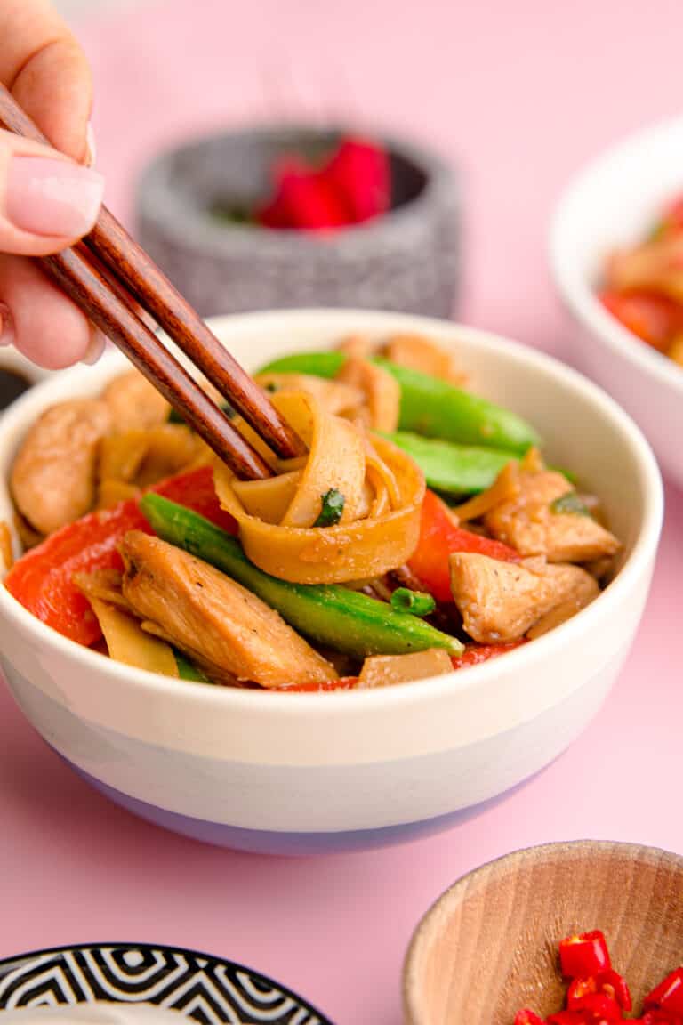 A bowl of drunken noodles.