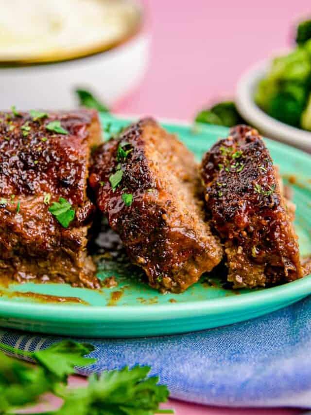 Meatloaf on a green plate.