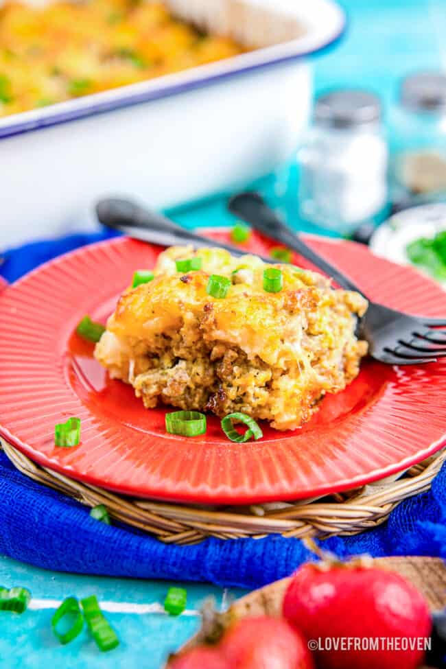 Tater tot breakfast casserole on a red plate.