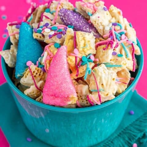A bowl of unicorn chex mix.