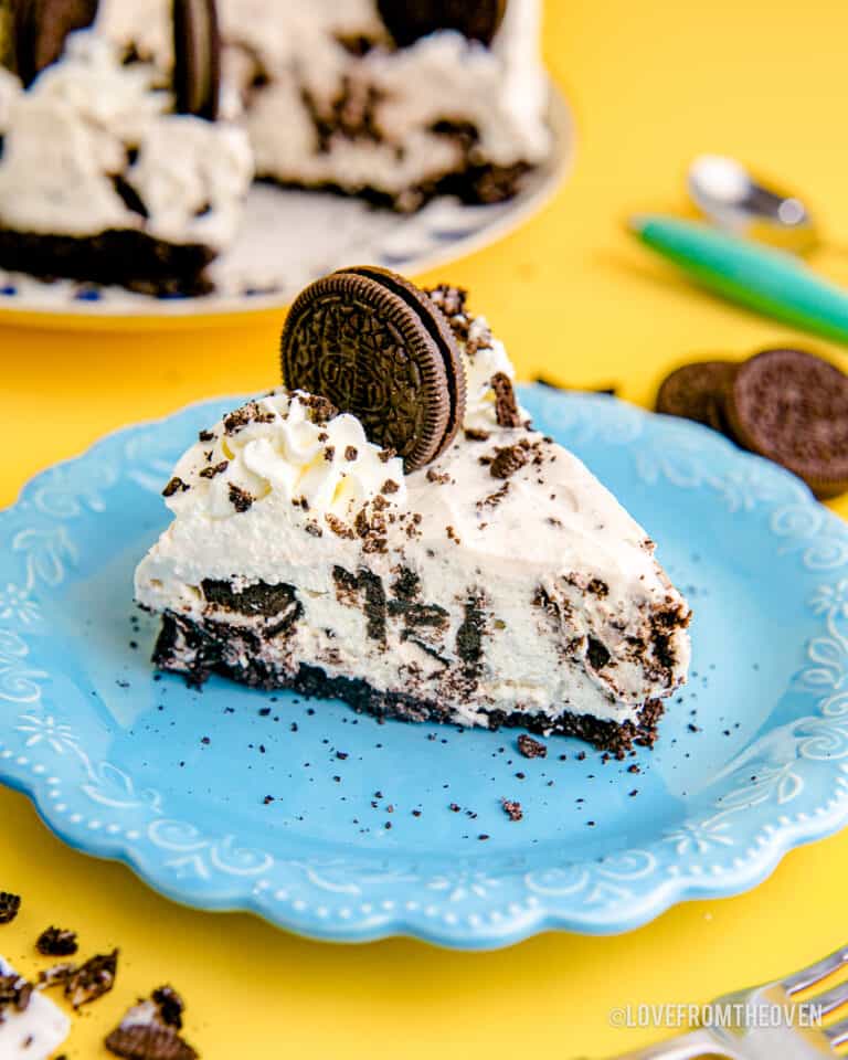 A slice of no bake oreo cheesecake on a blue plate.