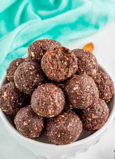 A bowl of no bake energy bites