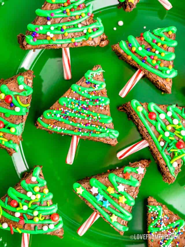 A plate of Christmas Tree Brownies