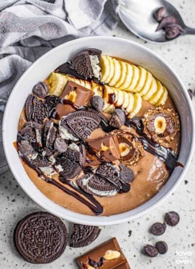 A chocolate smoothie bowl with bananas and toppings