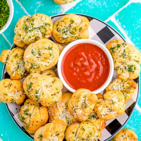 A plate of garlic knots