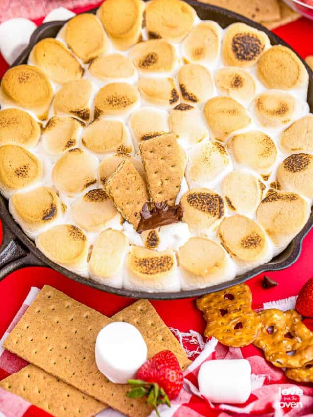 smores dip with graham crackers in it